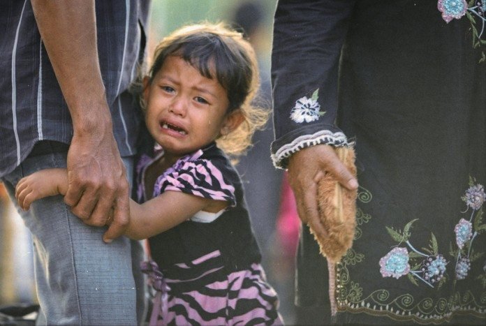 泣き叫ぶ女の子