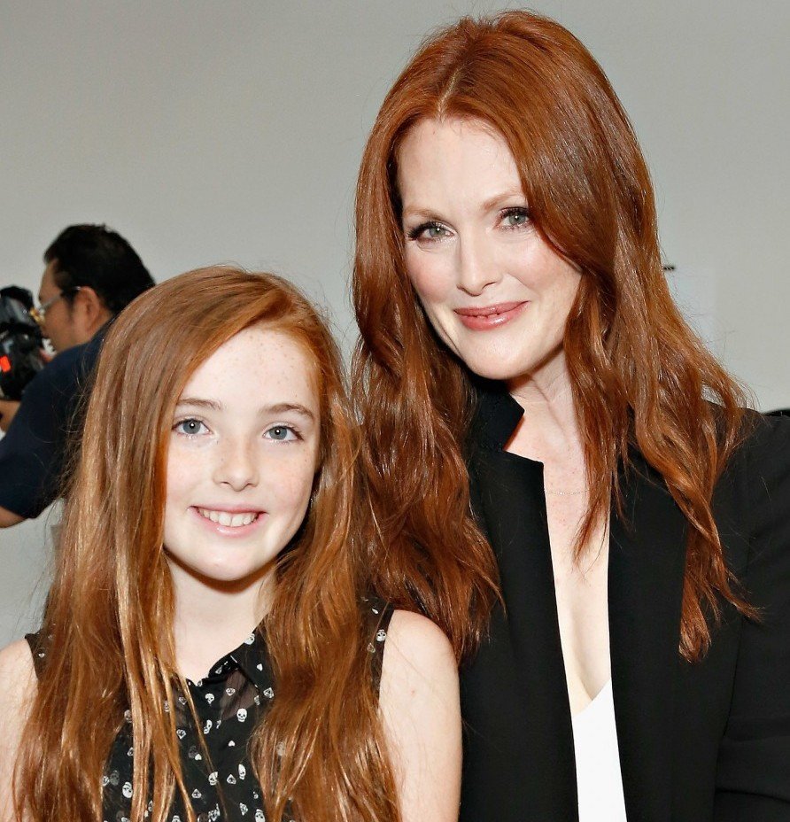 Liv and Julianne Moore
